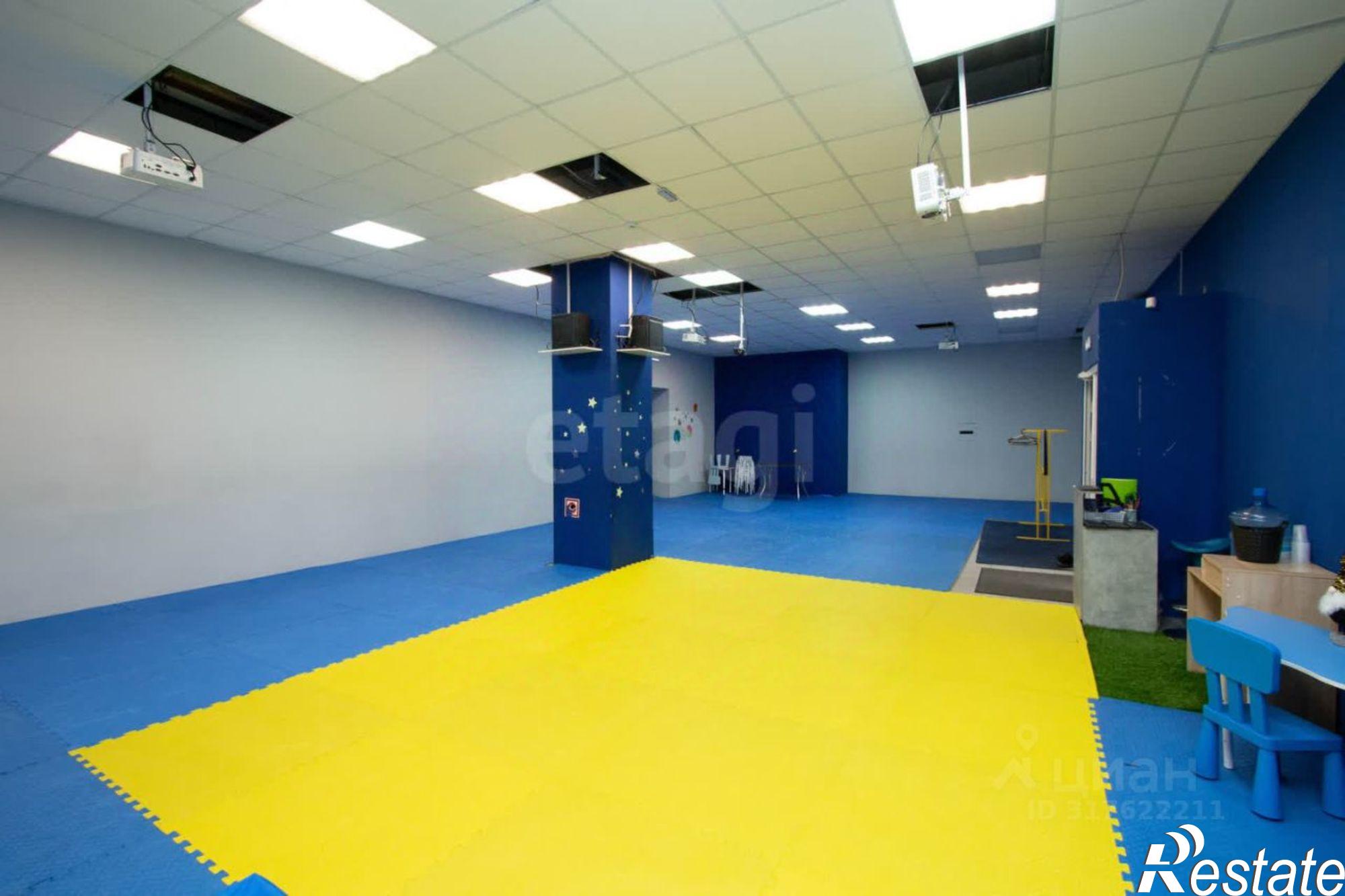 Купить офис, помещение под офис за 10 000 100 рублей на улица Мичурина, 9