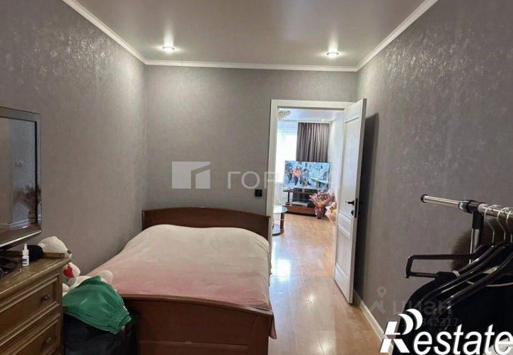 3-комн квартира улица Тольятти, 42,  д. 42