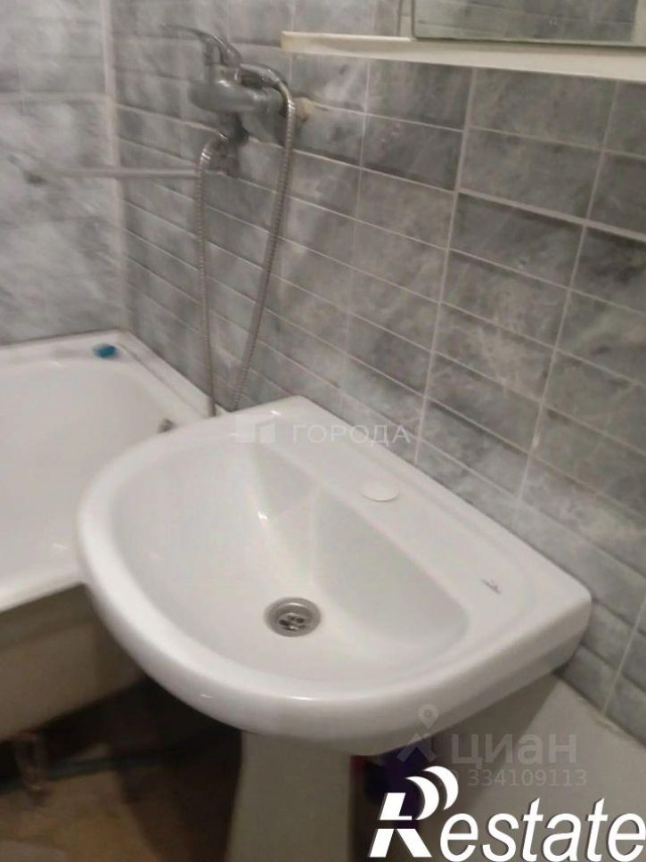 2-комн квартира улица Братьев Сизых, 10А,  д. 10А