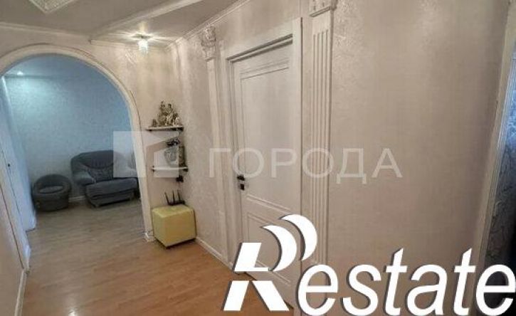 3-комн квартира улица Тольятти, 42,  д. 42
