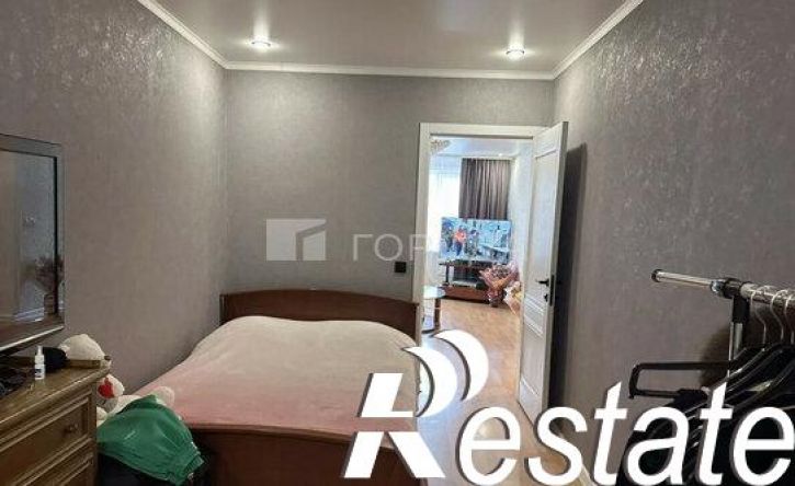 3-комн квартира улица Тольятти, 42,  д. 42